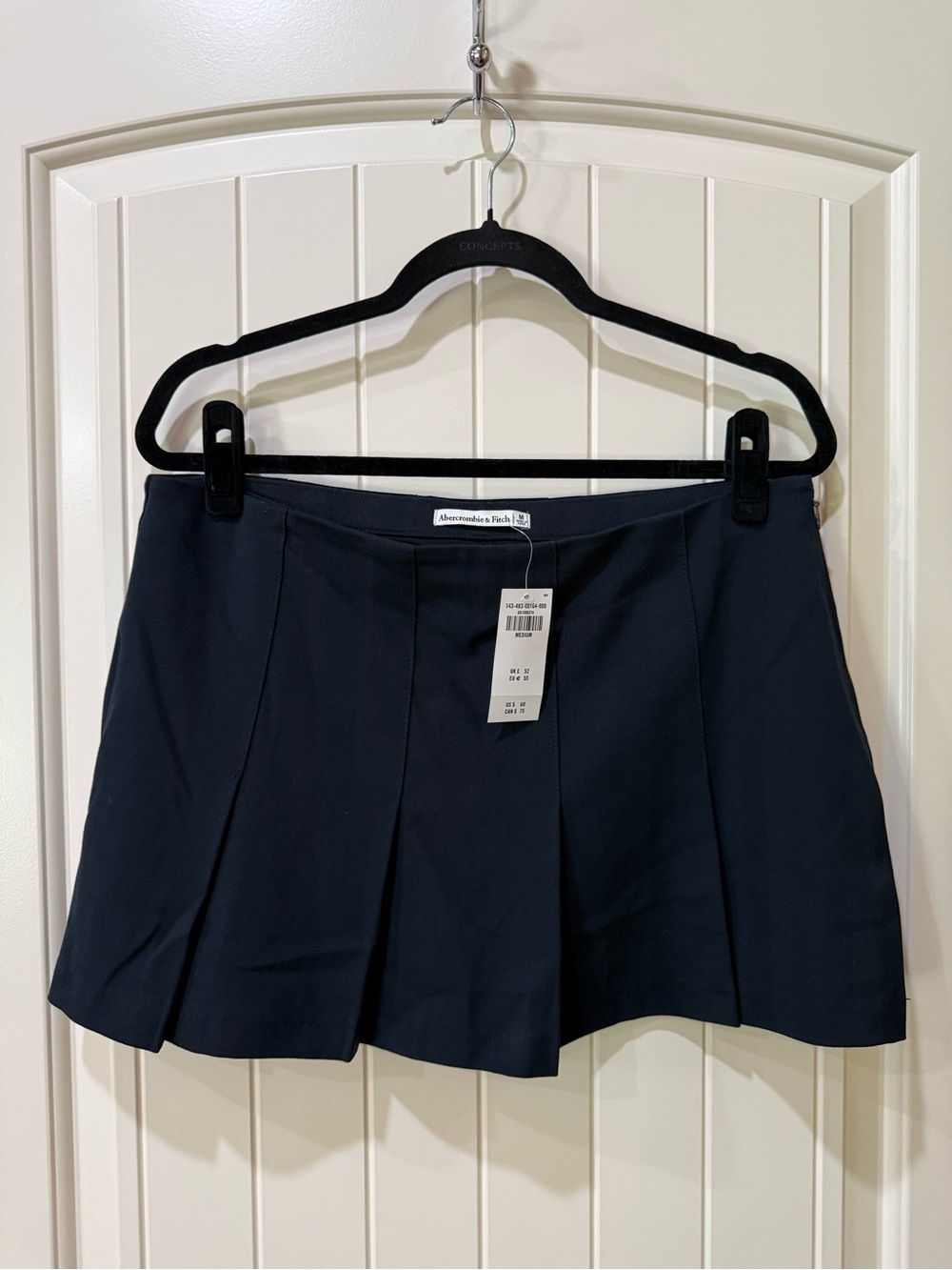 NWT Abercrombie & Fitch Black Pleated Mini Skirt